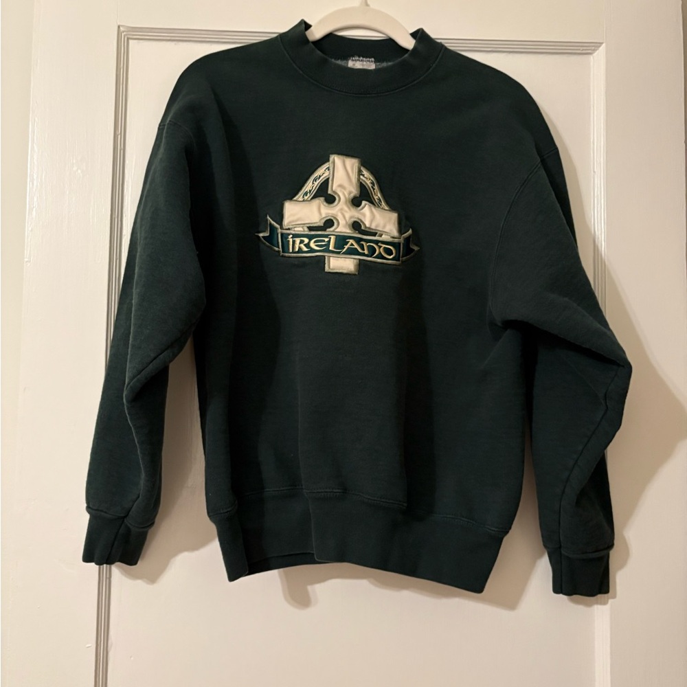 Vintage Ireland Embroidered Graphic Green Sweatshirt